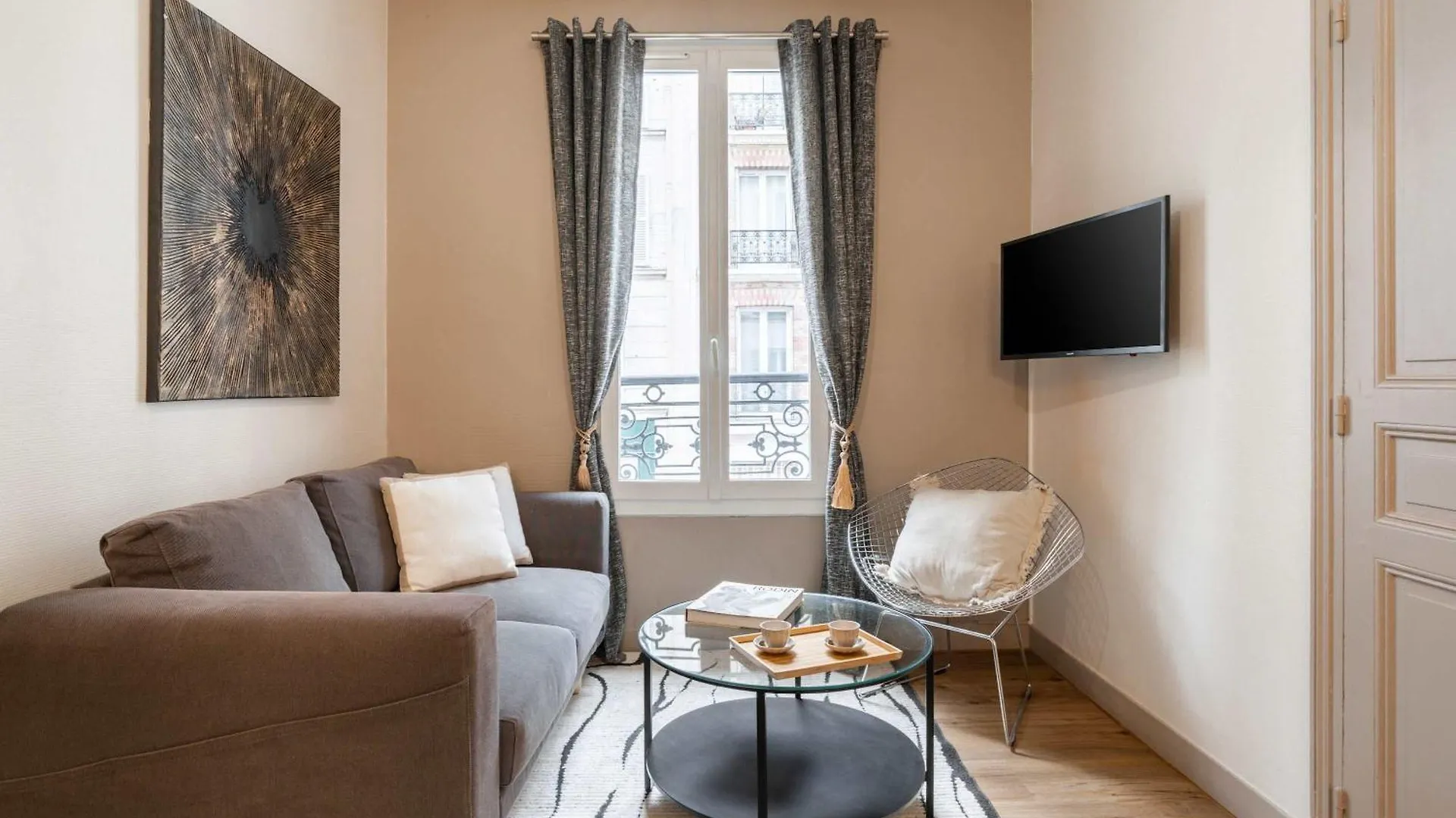 Family Apartment In Paříž