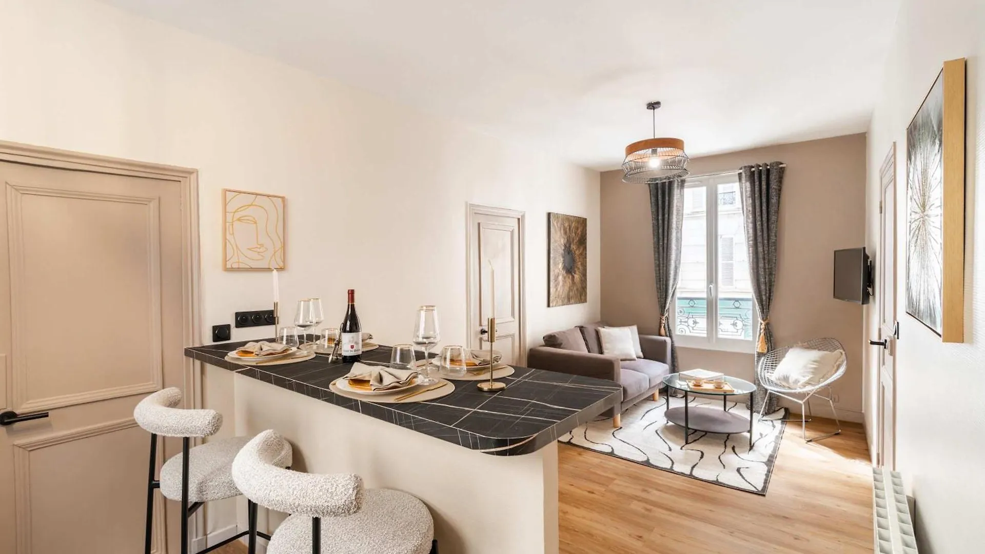 Family Apartment In Paříž